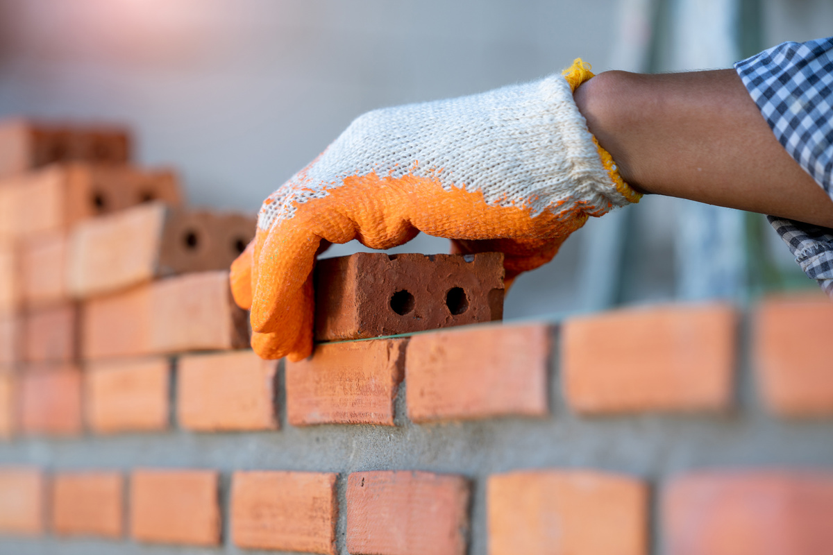 Professional worker building brick walls.